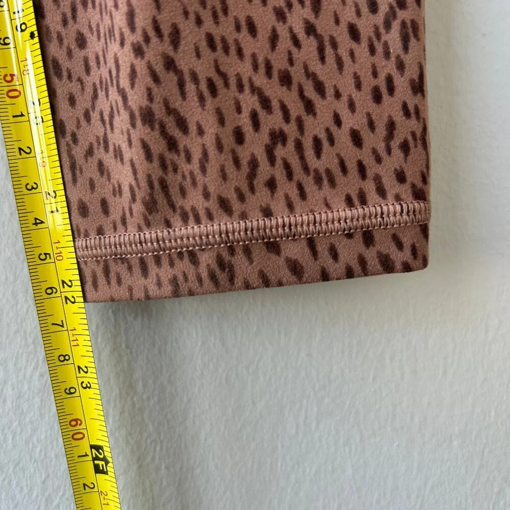 Athleta Salutation Animal Print Leggings w/ Stash Pockets Womens Size M - Picture 11 of 12